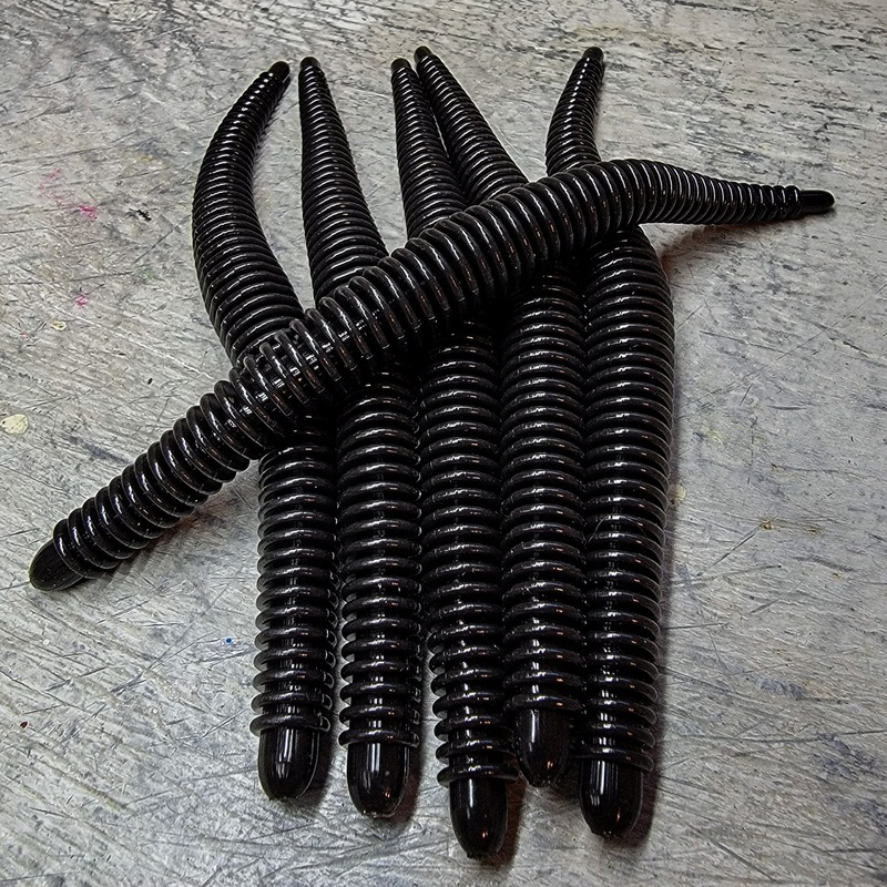 6 Blackout Ribbed Worm (6 pk)