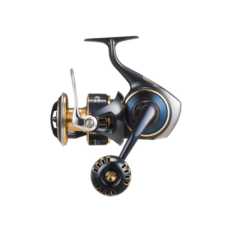 Daiwa 25 Saltiga Spin Reel With FREE Limited Edition Saltiga Cuddler 185F Stick Bait (While Stocks Last)